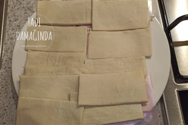 Çilekli Milföy Pastacıklar