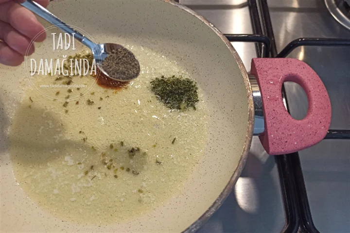 Kaşarlı Yumurta Kapama