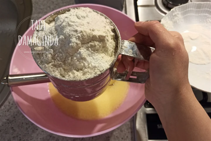 Pastane Lezzetinde Simit Poğaça