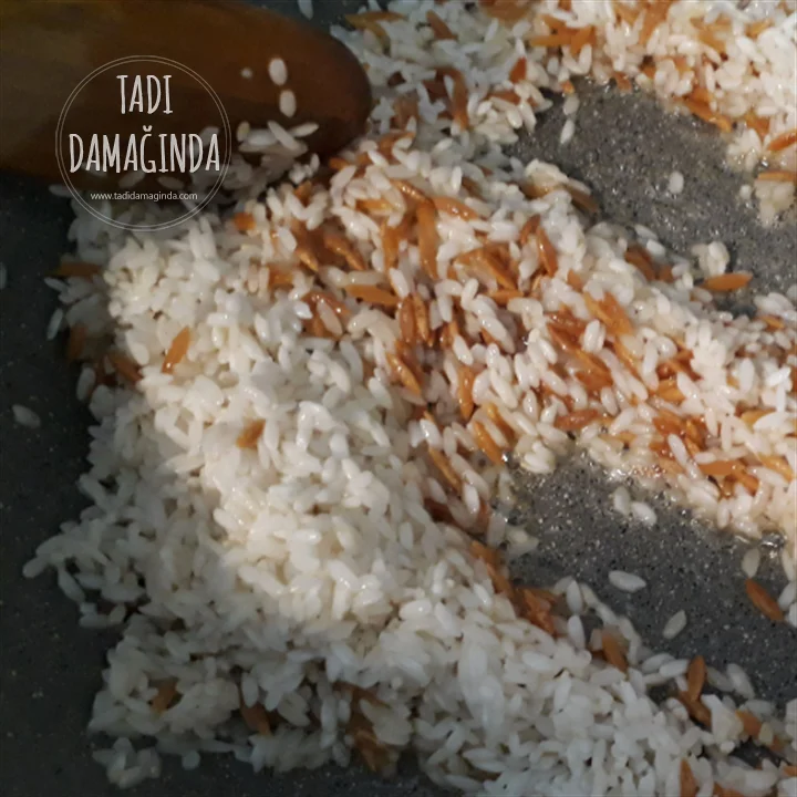 Arpa Şehriyeli Pirinç Pilavı