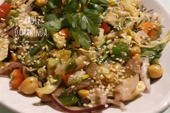 Avokadolu Nohut Salatası