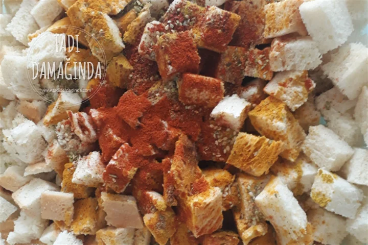 Baharatlı Kıtır Ekmekler (Kruton)