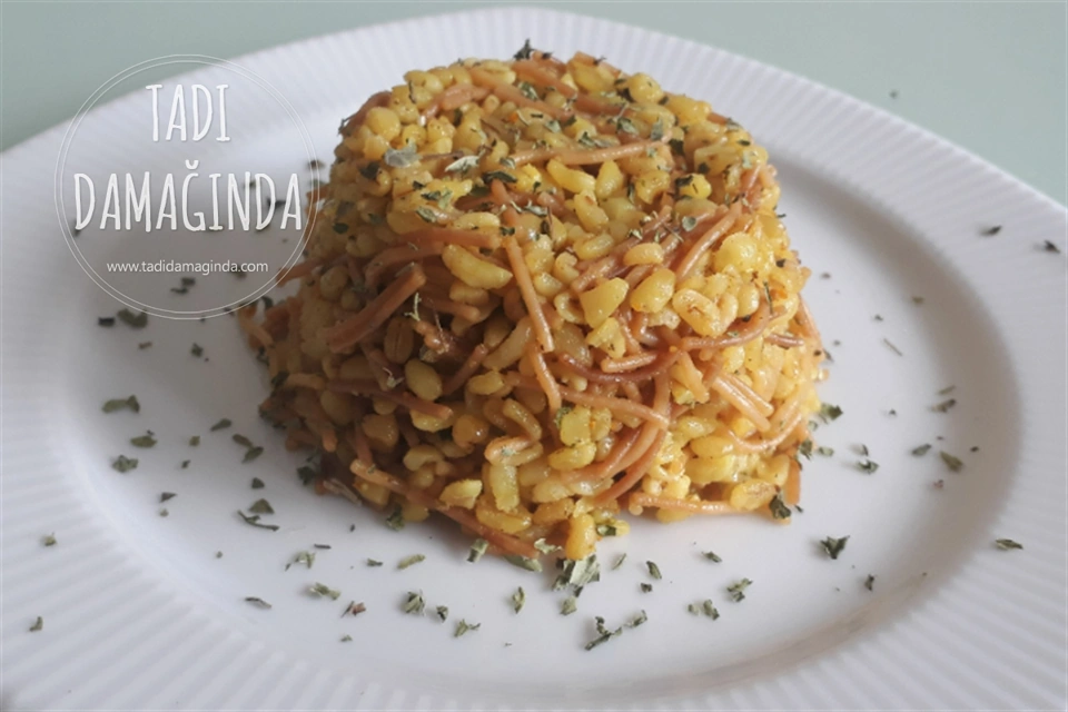 Baharatlı Tel Şehriyeli Bulgur Pilavı