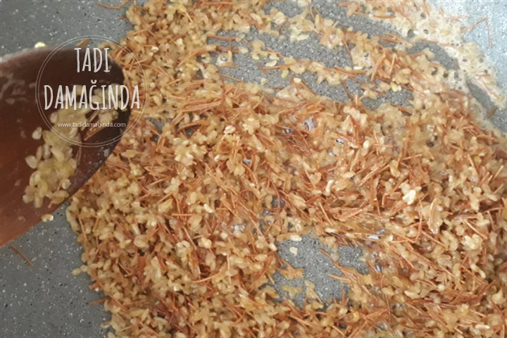 Baharatlı Tel Şehriyeli Bulgur Pilavı