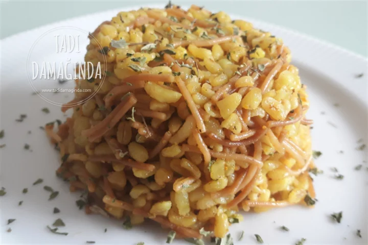 Baharatlı Tel Şehriyeli Bulgur Pilavı