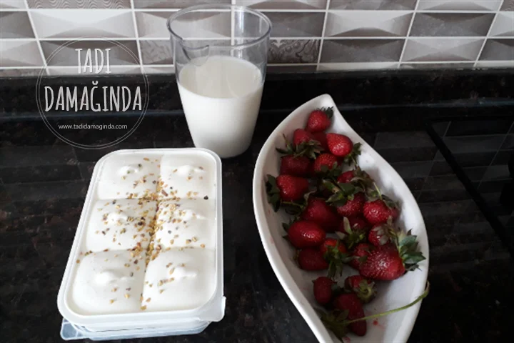 Bol Çilekli Milkshake