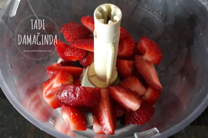 Bol Çilekli Milkshake