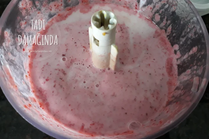 Bol Çilekli Milkshake