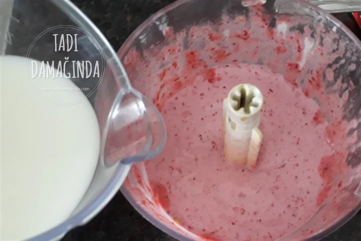 Bol Çilekli Milkshake