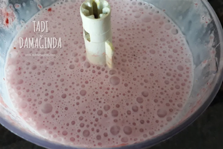 Bol Çilekli Milkshake