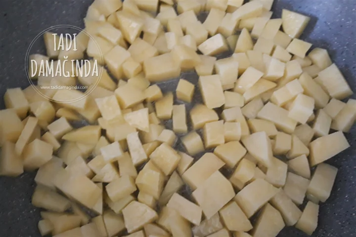 Bol Sebzeli Patatesli Yumurta