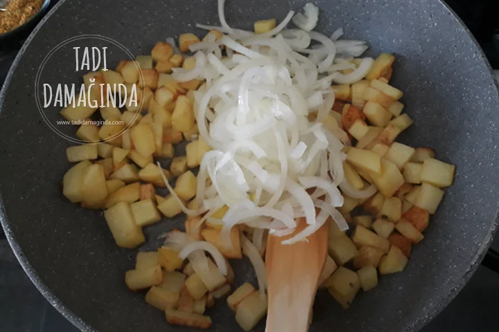 Bol Sebzeli Patatesli Yumurta