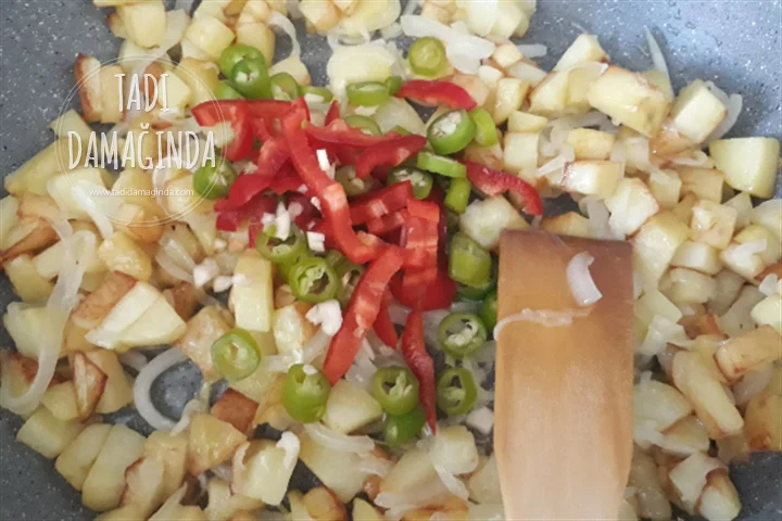 Bol Sebzeli Patatesli Yumurta