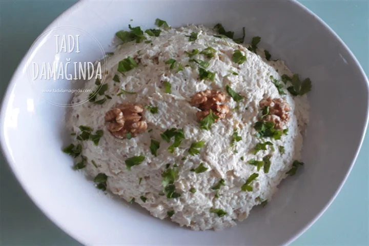 Hardallı Yoğurtlu Kereviz Salatası (Mezesi)