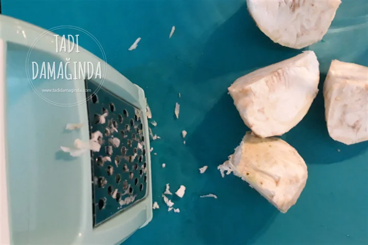 Hardallı Yoğurtlu Kereviz Salatası (Mezesi)