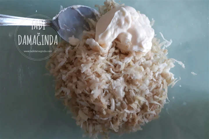 Hardallı Yoğurtlu Kereviz Salatası (Mezesi)