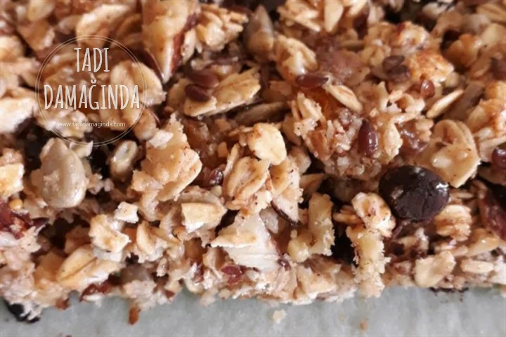 Kuruyemişli Tohumlu ve Kuru Meyveli Glütensiz Yulaf Bar