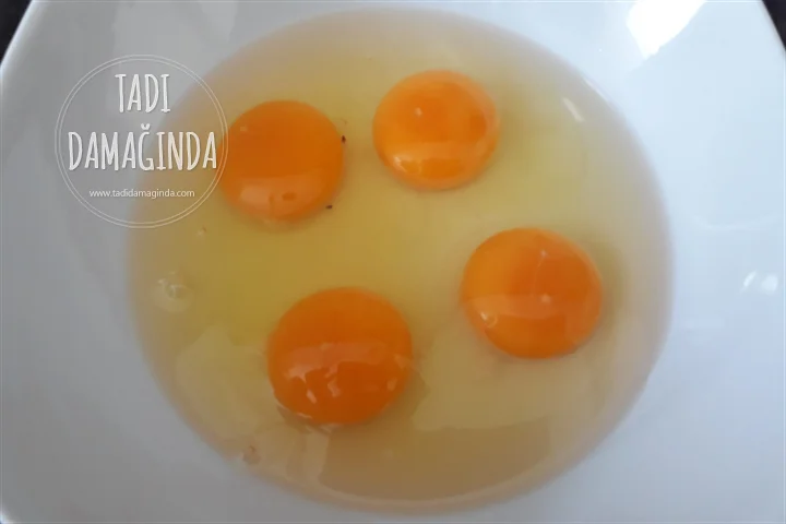 Lorlu Kaşarlı Omlet