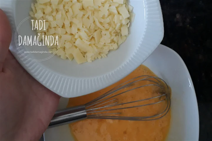 Lorlu Kaşarlı Omlet