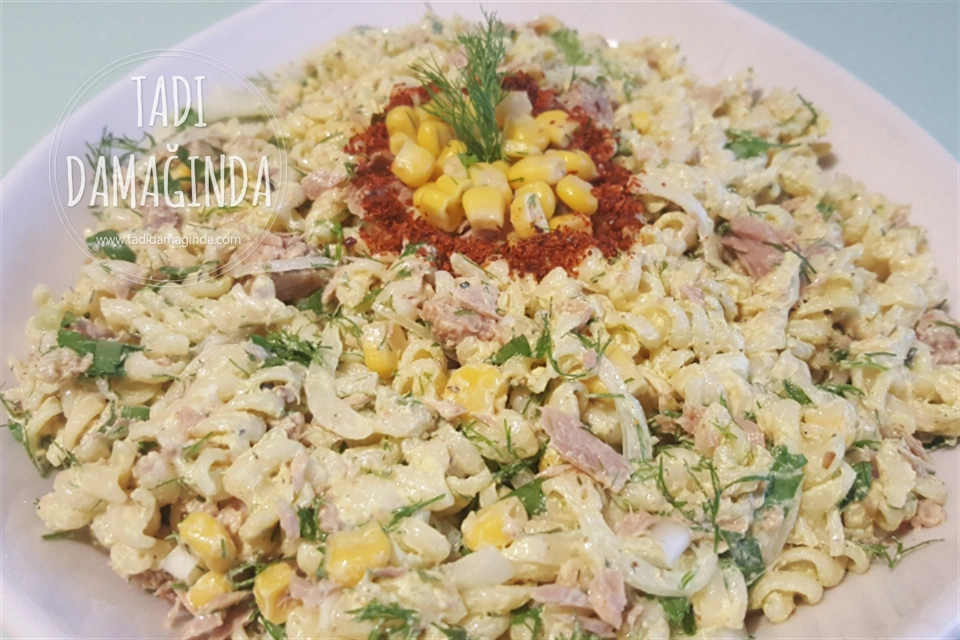 Lezzetli Sosuyla Ton Balıklı Makarna Salatası