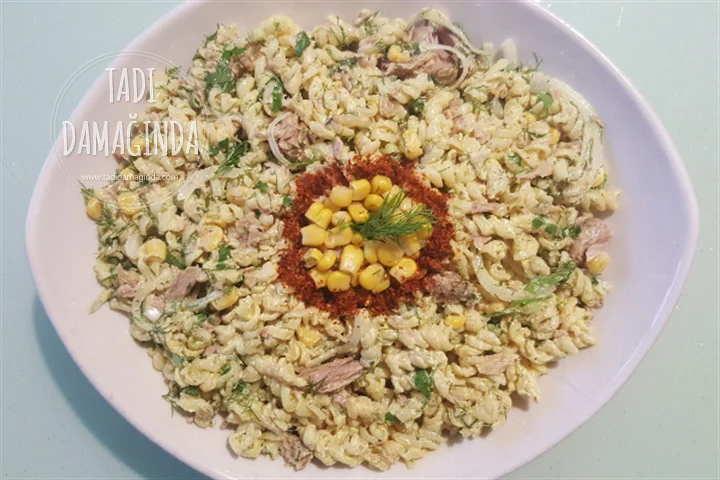 Lezzetli Sosuyla Ton Balıklı Makarna Salatası