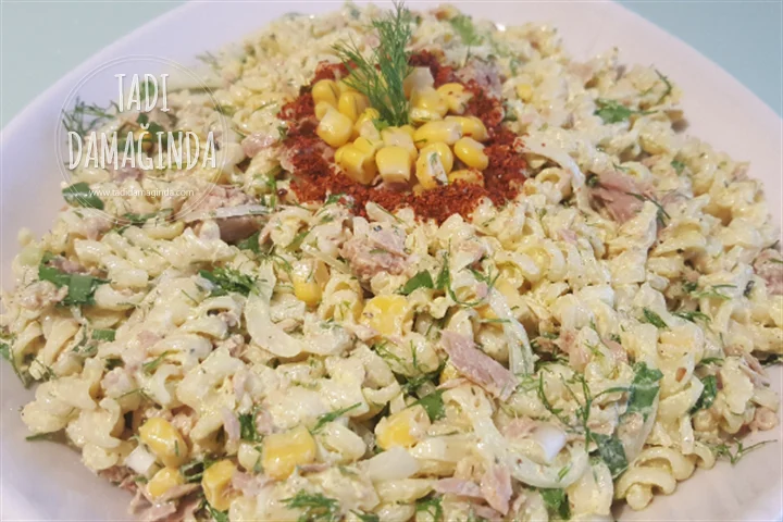 Lezzetli Sosuyla Ton Balıklı Makarna Salatası