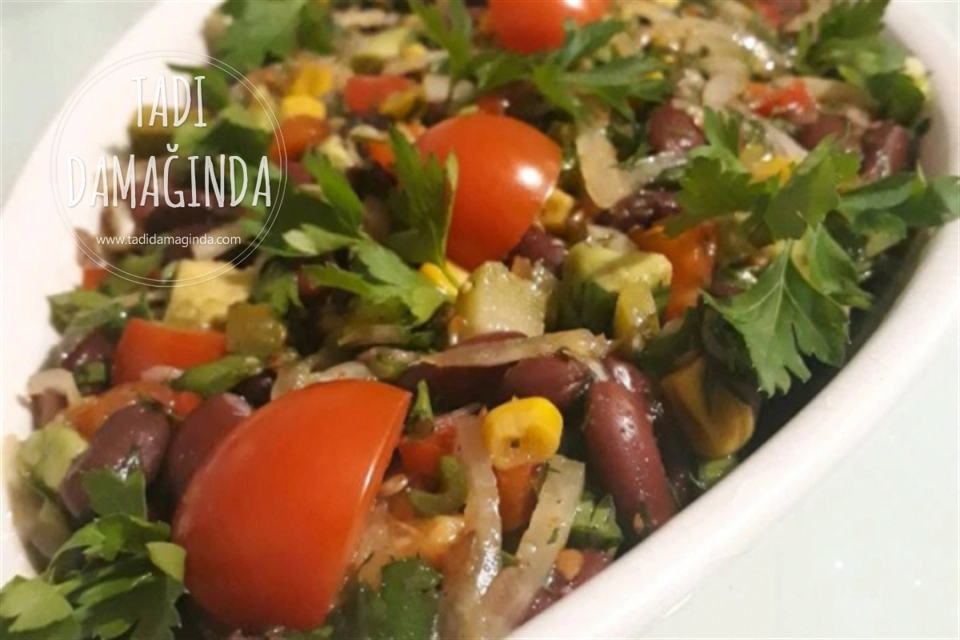 Avokadolu Meksika Fasulyesi Salatası