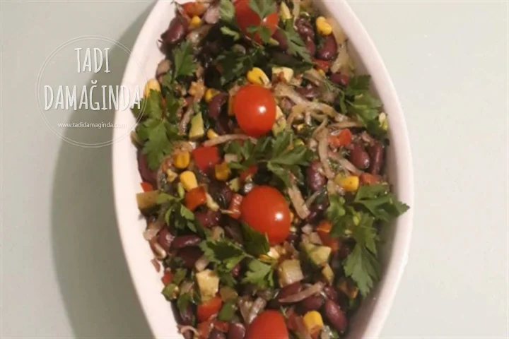 Avokadolu Meksika Fasulyesi Salatası