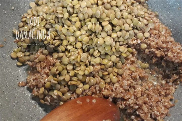 Mercimekli Siyez Bulguru Pilavı