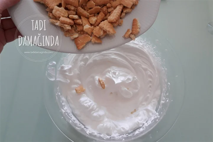 Muzlu Bisküvili Pratik Tatlı