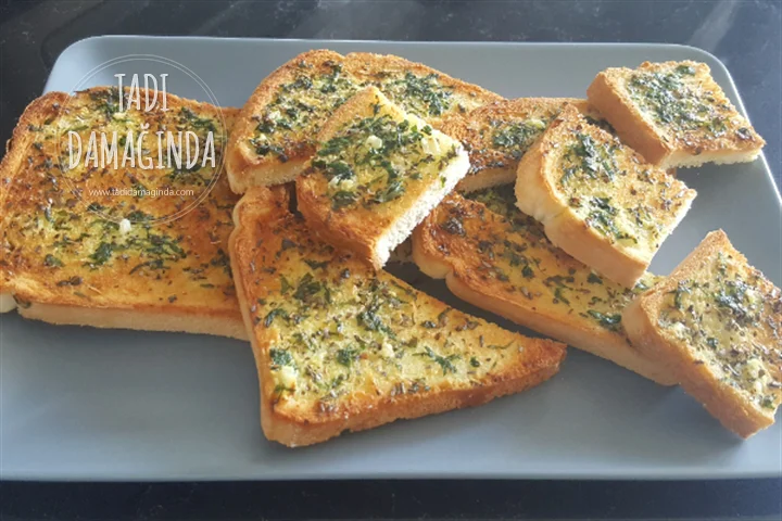 Fırında Pratik Sarımsaklı Ekmek Dilimleri