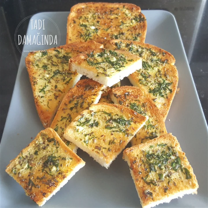 Fırında Pratik Sarımsaklı Ekmek Dilimleri