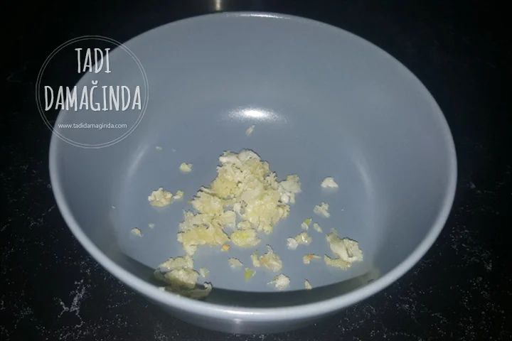 Yoğurtlu Karışık Sebze Salatası