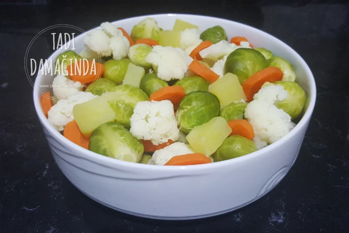 Yoğurtlu Karışık Sebze Salatası