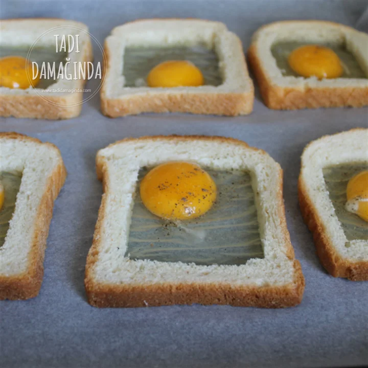 Fırında Bol Peynirli Hindi Fümeli Yumurtalı Ekmekler