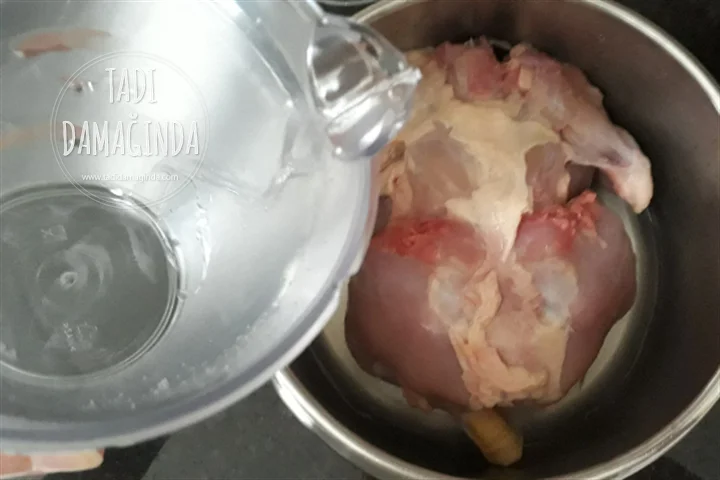 Tavuk Suyu Nasıl Hazırlanır ve Nasıl Saklanır