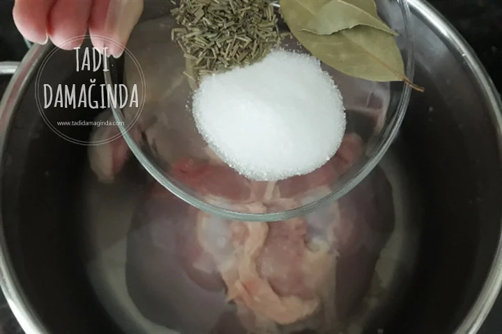 Tavuk Suyu Nasıl Hazırlanır ve Nasıl Saklanır