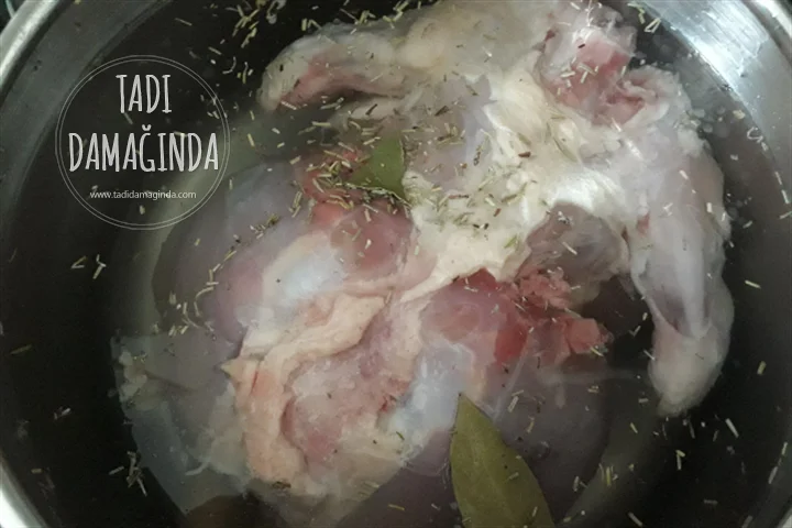 Tavuk Suyu Nasıl Hazırlanır ve Nasıl Saklanır