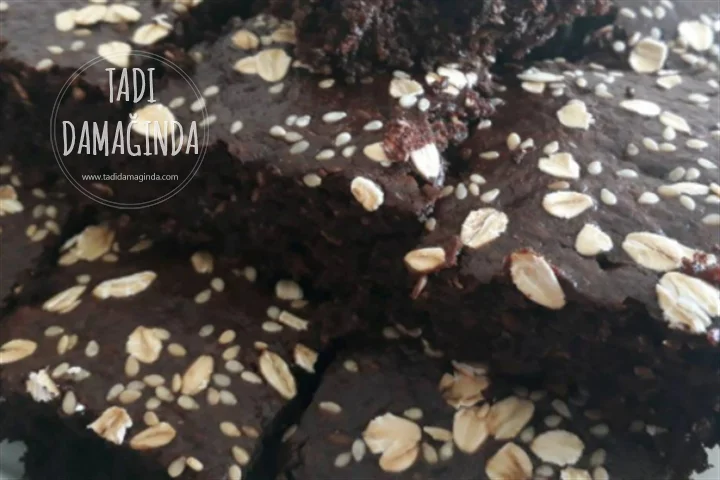 Şekersiz ve Glütensiz Kakaolu Kek