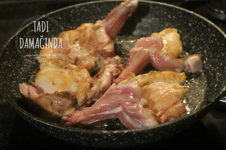 Nefis Sosuyla Fırında Tavuk Pirzola