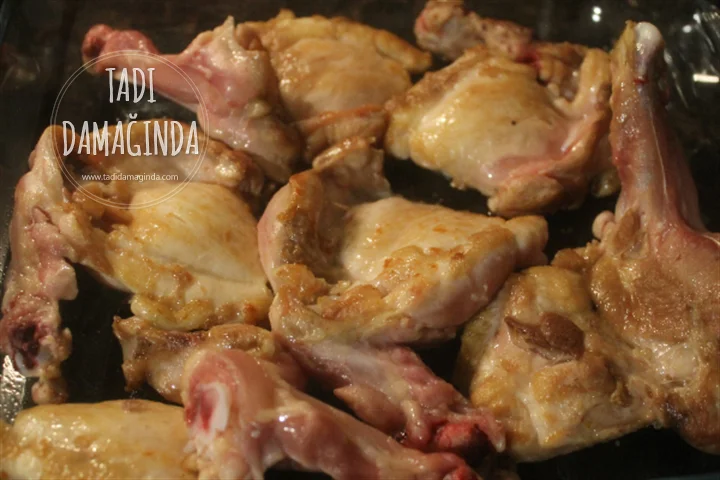 Nefis Sosuyla Fırında Tavuk Pirzola