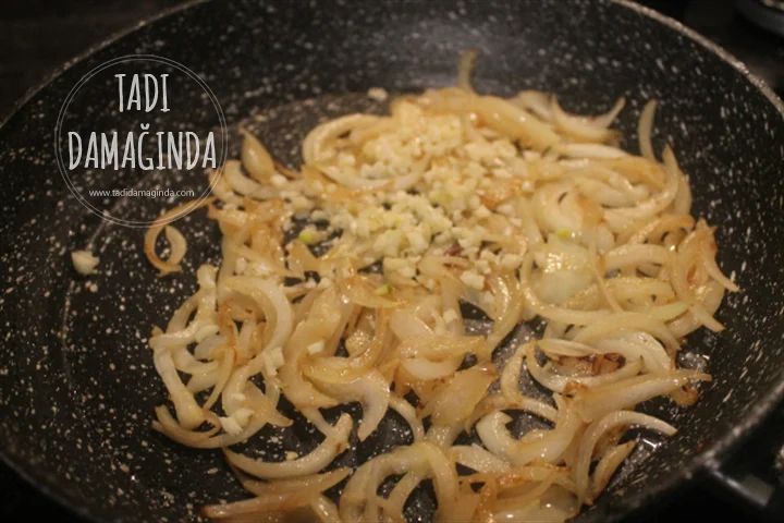 Nefis Sosuyla Fırında Tavuk Pirzola