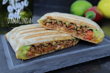 Avokado Soslu Kıymalı Enfes Lavaş