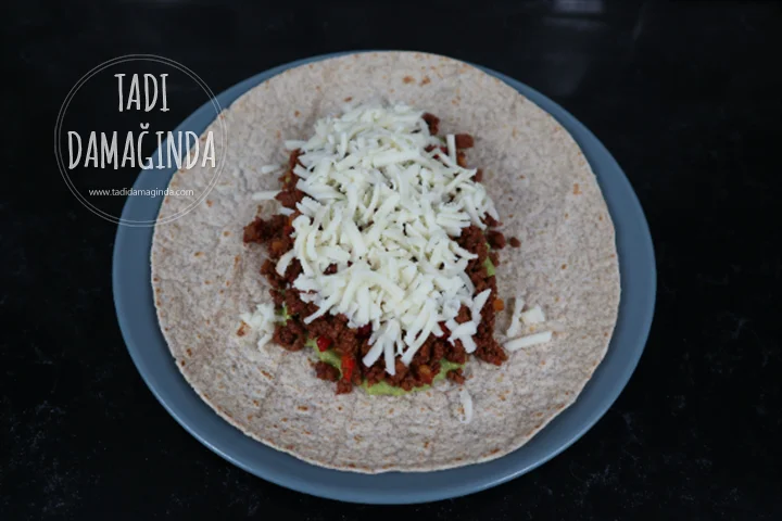 Avokado Soslu Kıymalı Enfes Lavaş