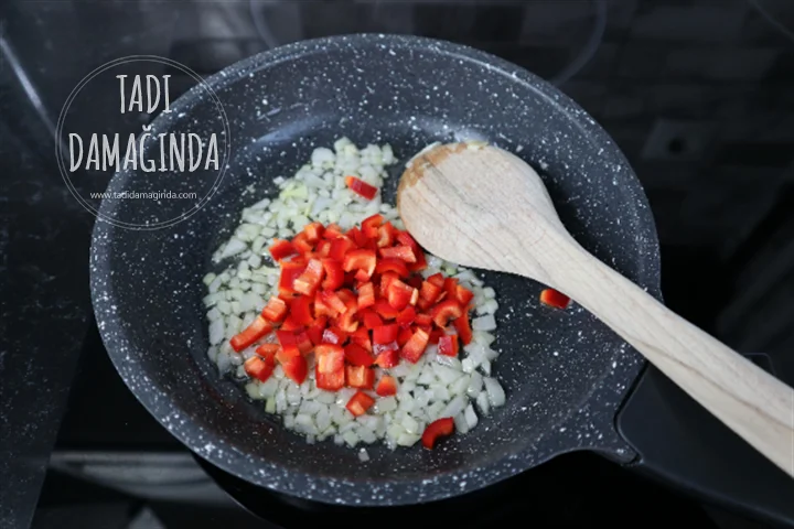 Avokado Soslu Kıymalı Enfes Lavaş