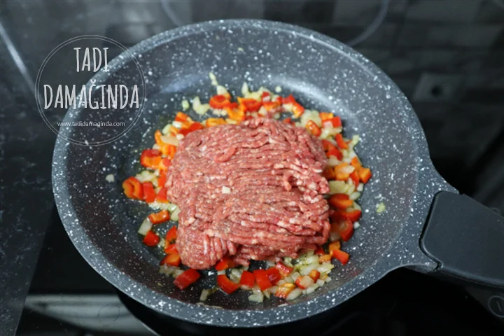 Avokado Soslu Kıymalı Enfes Lavaş