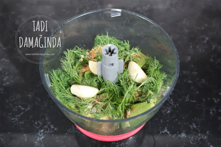 Zencefilli Avokado Soslu Fırında Sebze Salatası