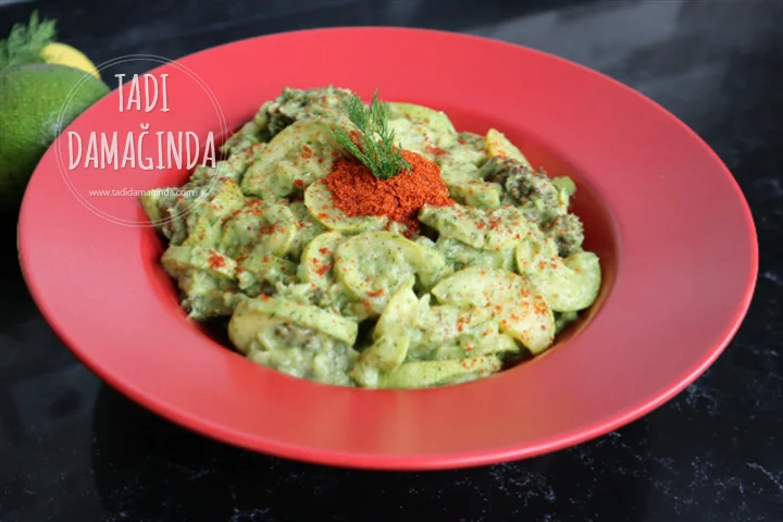 Zencefilli Avokado Soslu Fırında Sebze Salatası