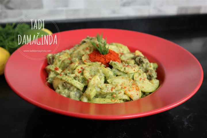 Zencefilli Avokado Soslu Fırında Sebze Salatası