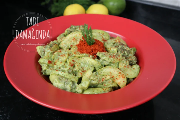 Zencefilli Avokado Soslu Fırında Sebze Salatası